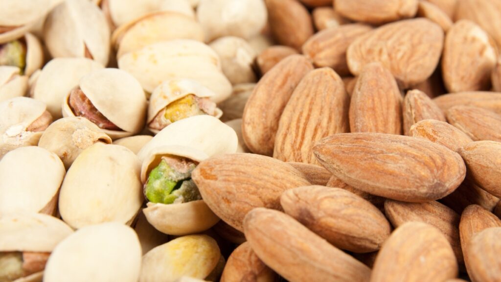 Almonds vs Pistachios