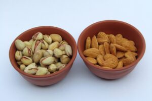 Almonds vs Pistachios