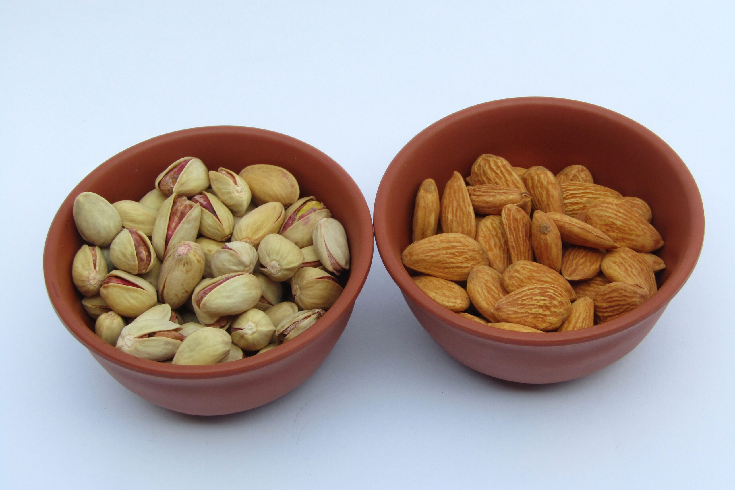 Almonds vs Pistachios